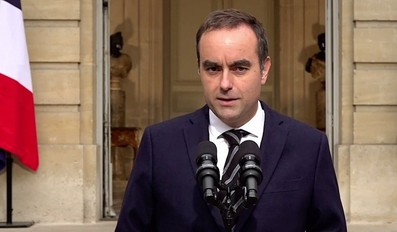 Frances prime minister resigns after less than a month on the job